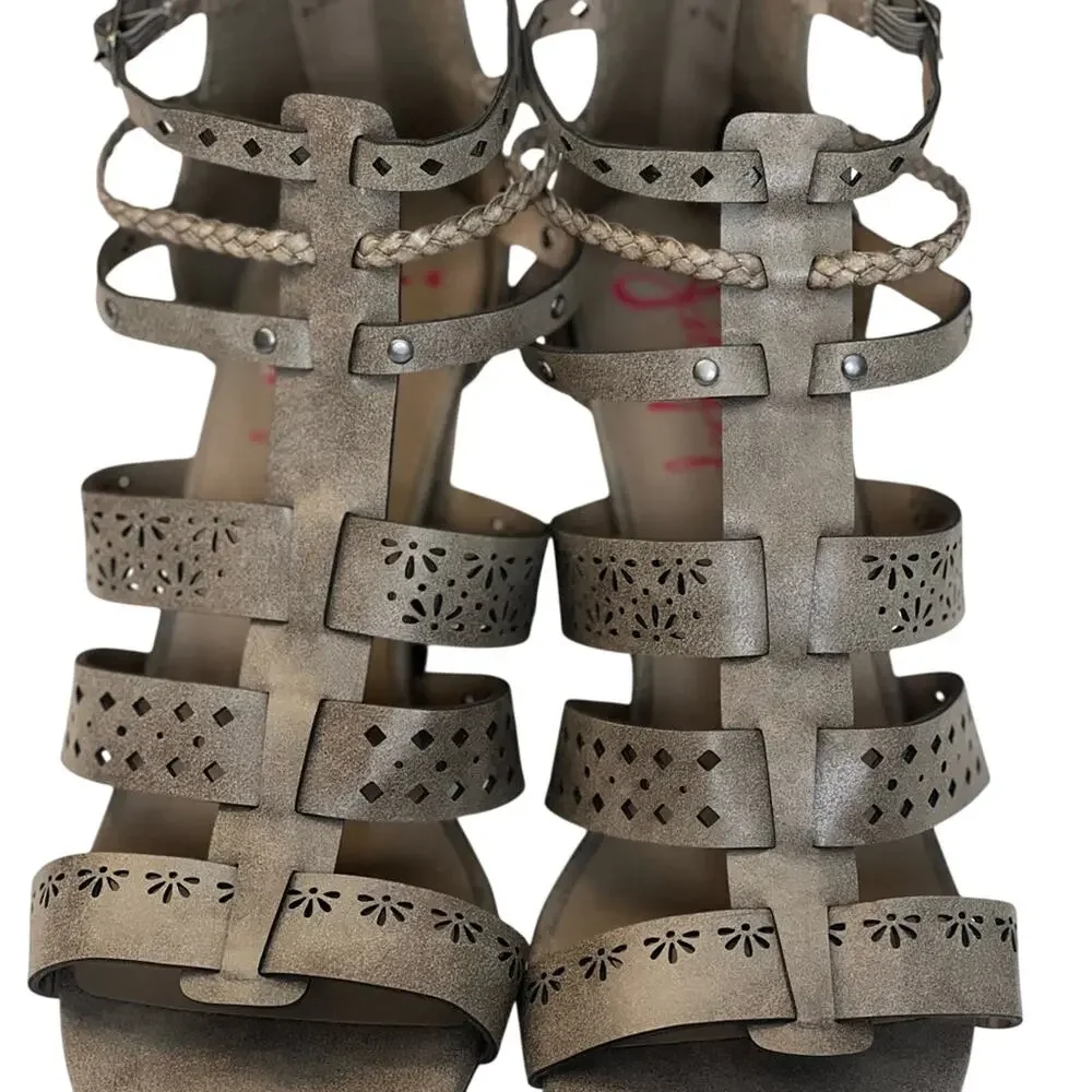 NWOT Jellypop Theresa Gray Taupe Heeled Sandals Cutout Zip Back - 9.5 M